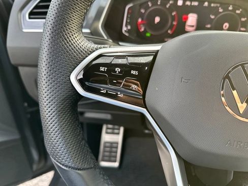 Certified 2024 Volkswagen Tiguan SEL R-Line image 21