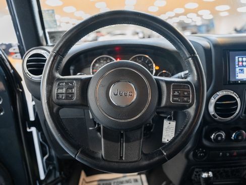 Used 2017 Jeep Wrangler Unlimited Sahara w/ Connectivity Group image 33