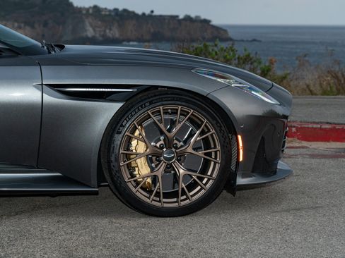 Used 2025 Aston Martin DB12 Coupe image 23