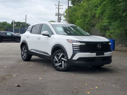 Used 2025 Nissan Kicks SV FWD image 1