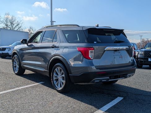 Certified 2022 Ford Explorer XLT w/ Equipment Group 202A image 5