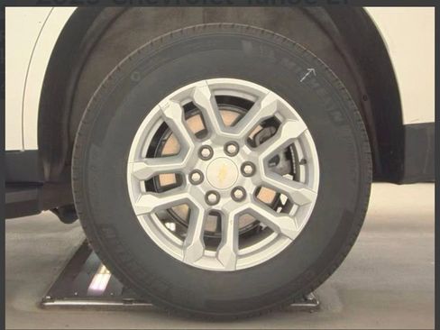 Used 2025 Chevrolet Tahoe LT AWD/4WD image 9