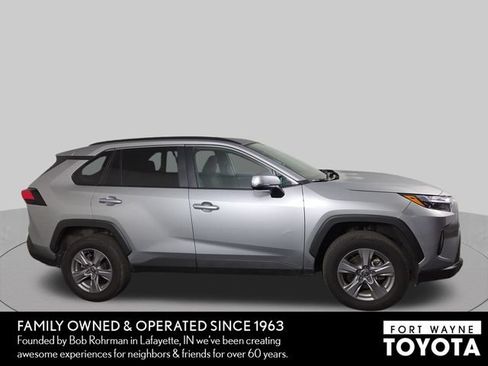 Used 2025 Toyota RAV4 XLE AWD/4WD image 5