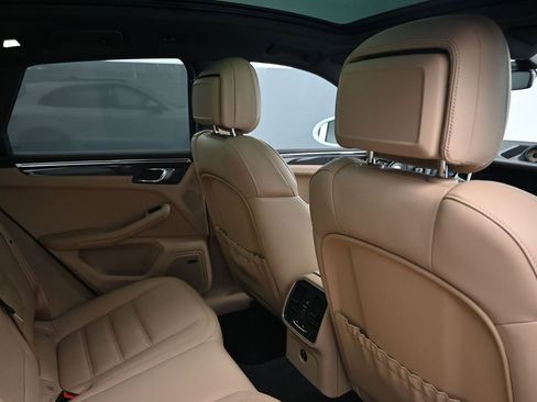 Certified 2026 Porsche Macan AWD/4WD image 7