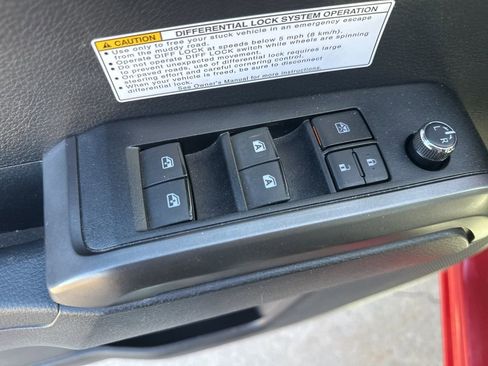 Used 2018 Toyota Tacoma TRD Off-Road w/ TRD Premium Off Road Package RWD image 8