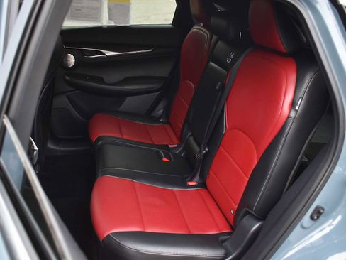 Used 2025 INFINITI QX55 Sensory image 12