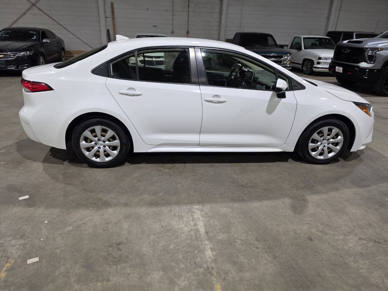 Used 2020 Toyota Corolla LE FWD image 14