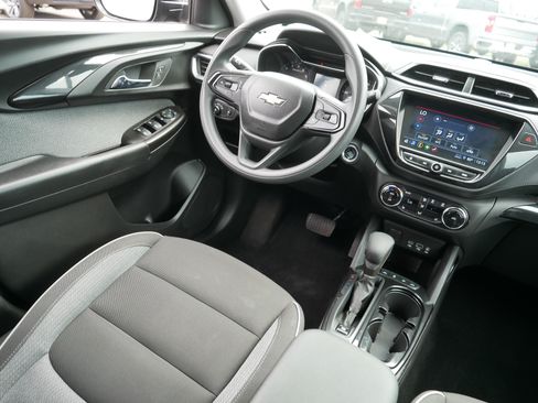 Used 2023 Chevrolet TrailBlazer LT w/ Convenience Package AWD/4WD image 9