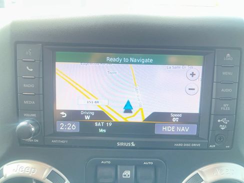 Used 2018 Jeep Wrangler Sahara w/ Connectivity Group AWD/4WD image 25