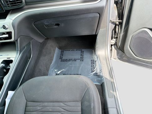 Used 2021 Ford Explorer XLT RWD image 17