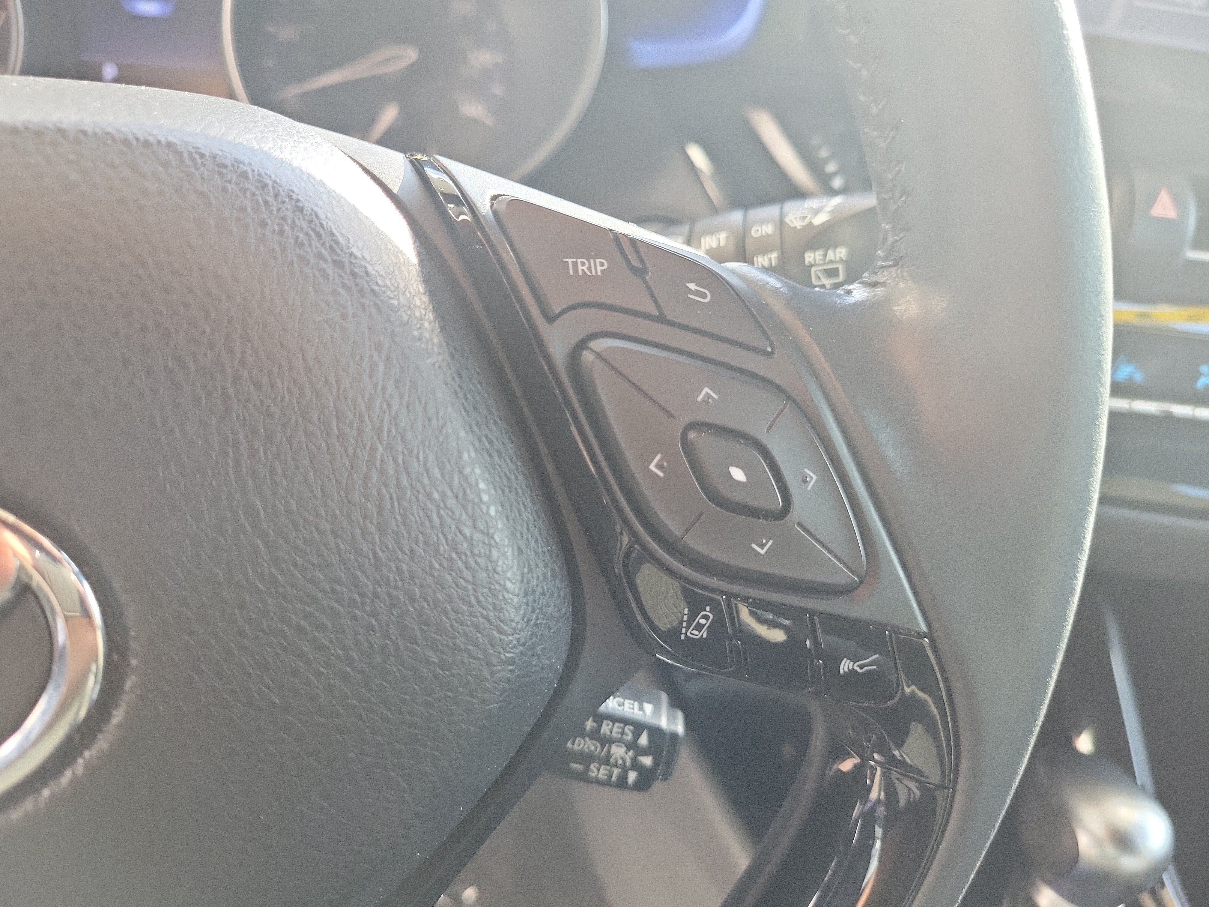 Used 2021 Toyota C-HR XLE FWD image 26