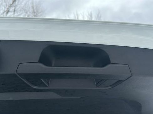 Used 2025 Volkswagen Tiguan SE R-Line image 38