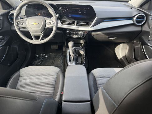 Used 2025 Chevrolet Trax LT image 41
