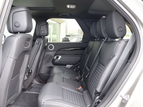 Certified 2025 Land Rover Discovery S AWD/4WD image 27