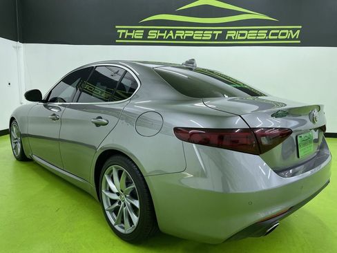 Used 2019 Alfa Romeo Giulia image 7