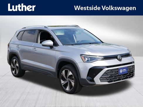 Certified 2025 Volkswagen Taos SE w/ Panoramic Sunroof Package AWD/4WD image 1
