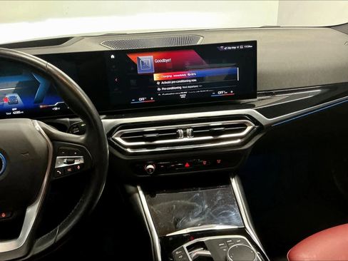 Used 2023 BMW i4 eDrive40 image 9