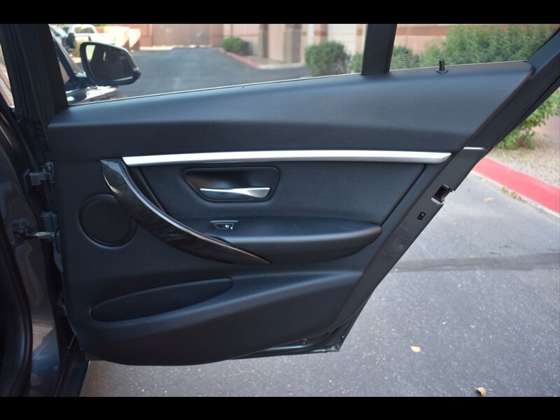 Used 2017 BMW 330i Sedan RWD image 28
