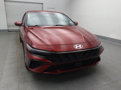 Used 2025 Hyundai Elantra SE FWD image 14