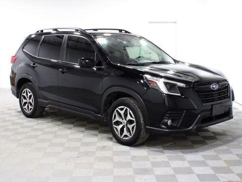Used 2022 Subaru Forester Premium image 1