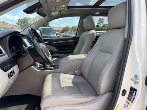 Used 2018 Toyota Highlander Limited Platinum FWD image 15