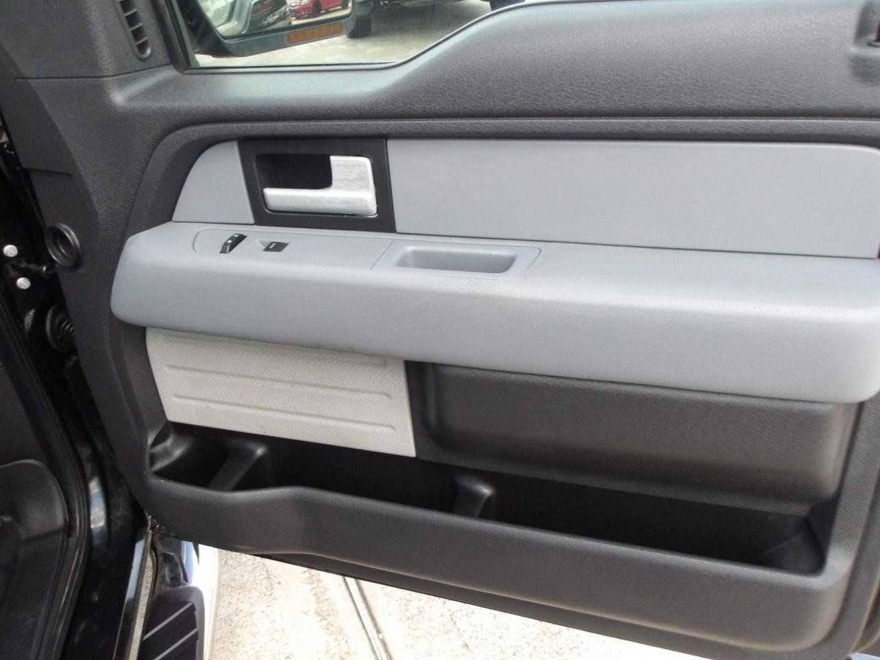 Used 2013 Ford F150 XLT w/ Luxury Equipment Group RWD image 9