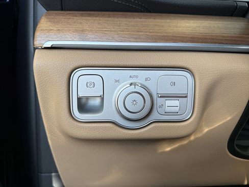 Used 2026 Mercedes-Benz GLS 450 4MATIC image 15