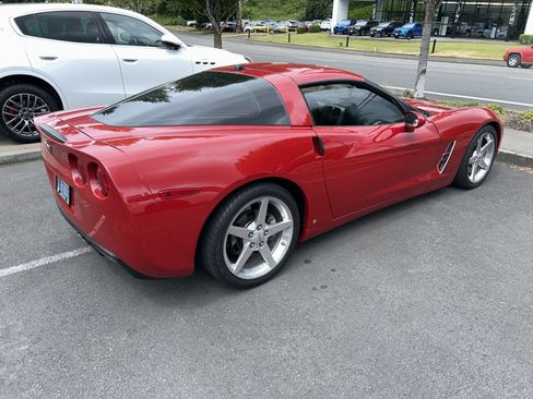 Used 2005 Chevrolet Corvette Coupe w/ Preferred Equipment Group RWD image 6