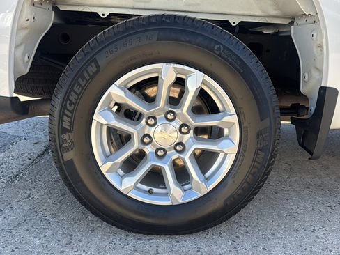 Used 2023 Chevrolet Silverado 1500 LT image 38