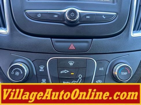 Used 2017 Chevrolet Malibu LT FWD image 20