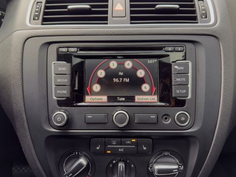 Used 2014 Volkswagen Jetta SEL image 10