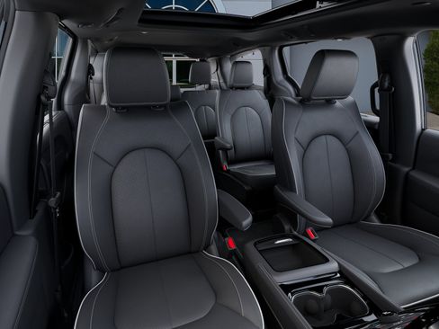 New 2026 Chrysler Pacifica Limited image 42