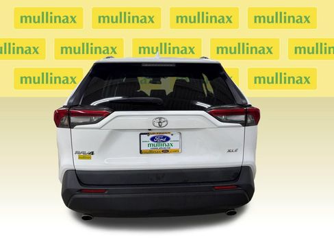 Used 2019 Toyota RAV4 XLE FWD image 7