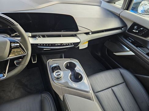 New 2026 Cadillac Optiq Luxury 2 image 25