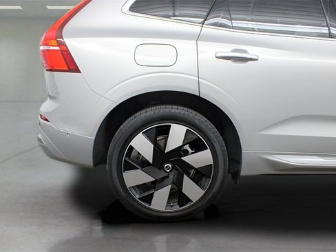Certified 2023 Volvo XC60 T8 Ultimate image 17