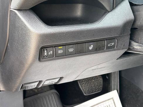 Used 2024 Toyota RAV4 XLE w/ Convenience Package image 9
