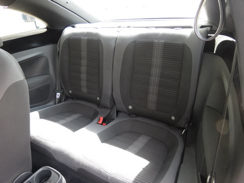 Used 2012 Volkswagen Beetle Turbo FWD image 24