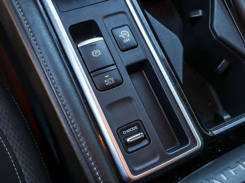 Used 2023 Nissan Pathfinder SV image 3