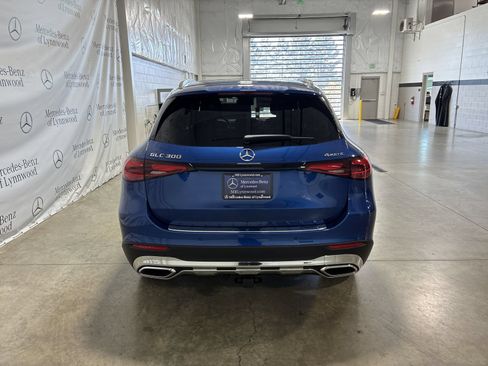 Used 2025 Mercedes-Benz GLC 300 4MATIC image 4