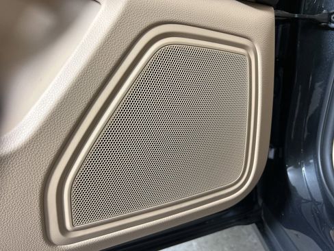 Certified 2025 Porsche Macan image 28