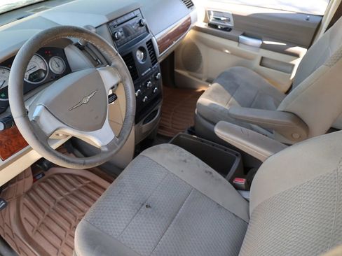 Used 2008 Chrysler Town & Country Touring image 11