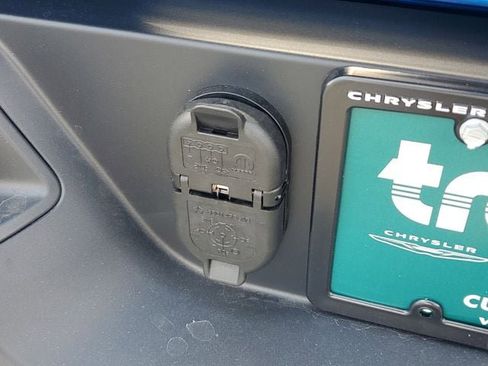 New 2025 Jeep Gladiator Sport image 9