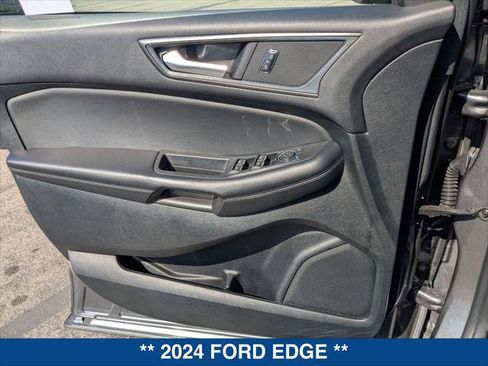 Used 2024 Ford Edge SE w/ Black Appearance Package AWD/4WD image 10