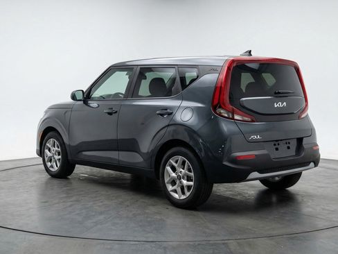 Used 2025 Kia Soul LX w/ LX Technology Package FWD image 6