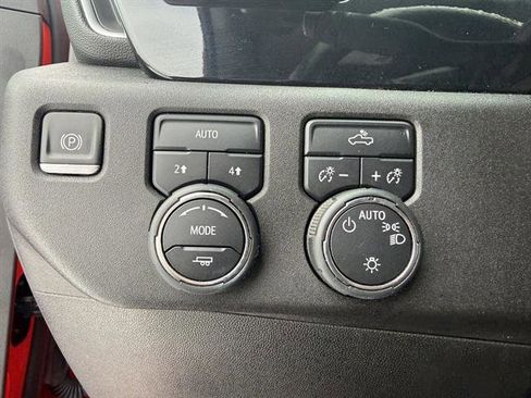 Used 2024 Chevrolet Silverado 1500 LT image 30