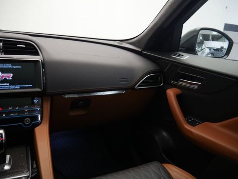 Used 2019 Jaguar F-PACE SVR image 38