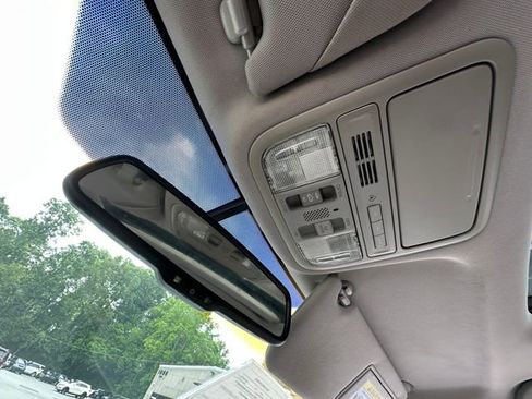 Used 2012 Honda Odyssey Touring image 29