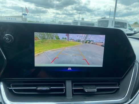 Used 2024 Chevrolet Trax ACTIV w/ Sunroof Package image 21