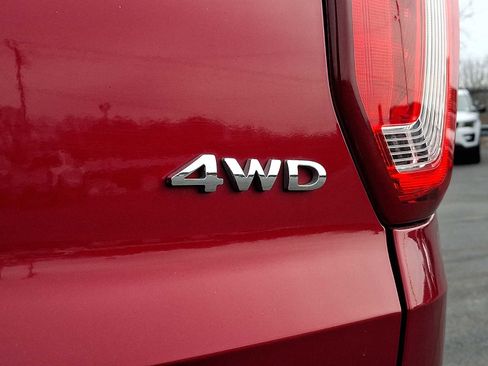 Certified 2019 Ford Explorer XLT w/ Equipment Group 202A image 34