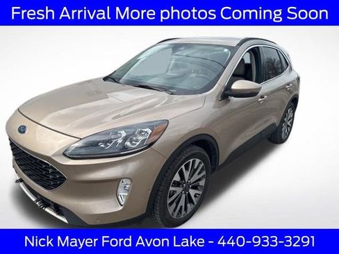 Used 2020 Ford Escape Titanium image 9